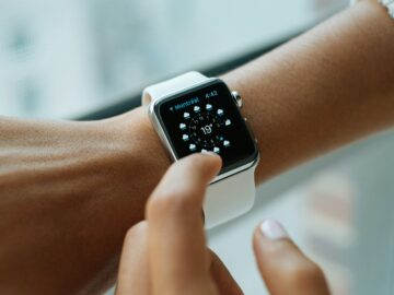 person wearing silver aluminium case Apple Watch with white Sports Band