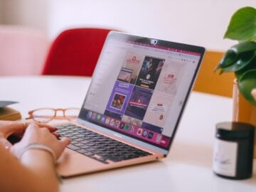 Bloghold com - A Smart Platform for Modern Blogging 14 A woman sitting at a table using a laptop computer