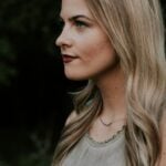 woman wearing gray sleeveless top