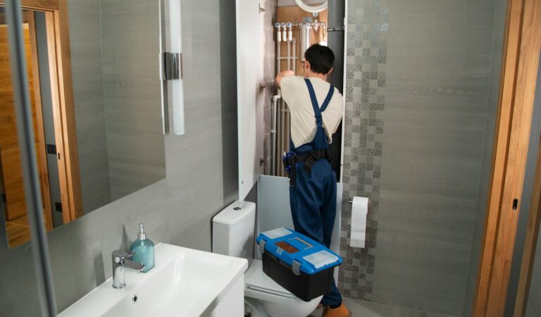 Homeowners: What to Expect When Hiring a Plumber in Seattle