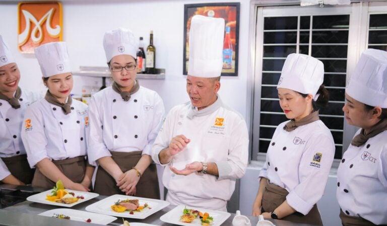 Culinary Arts New York vs International Culinary Schools: Which Offers Better Networking Opportunities?